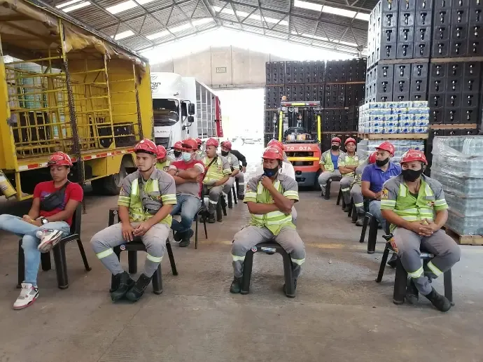 Equipo de Selviva reunido en el centro de acopio
